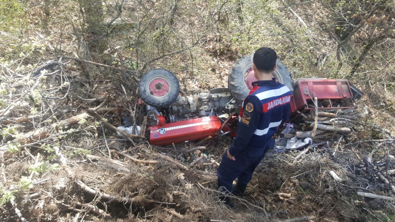 İzmir'in Kiraz ilçesinde meydana gelen traktör kazasında 68 yaşındaki sürücü